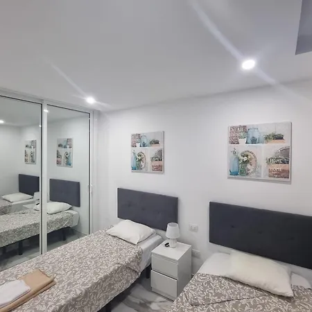 Casa Palmera 2 Only 150 Meters To The Beach, Heated Pool, Wifi, Sat-tv, Terrace, Location, Washing Machine Appartement Playa de las Américas