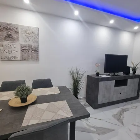 Daire Casa Palmera Only 150 Meters To The Beach, Heated Pool, Wifi, Sat-tv, Terrace, Location, Washing Machine Playa de las Américas