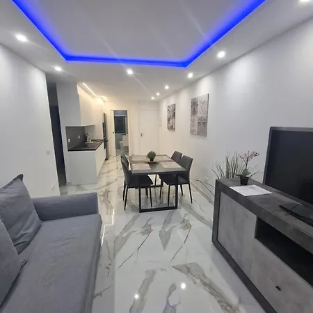 Casa Palmera Only 150 Meters To The Beach, Heated Pool, Wifi, Sat-tv, Terrace, Location, Washing Machine Playa de las Américas