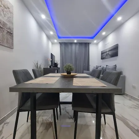 Daire Casa Palmera Only 150 Meters To The Beach, Heated Pool, Wifi, Sat-tv, Terrace, Location, Washing Machine Playa de las Américas
