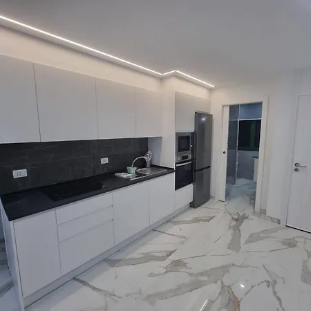 Casa Palmera Only 150 Meters To The Beach, Heated Pool, Wifi, Sat-tv, Terrace, Location, Washing Machine Daire
